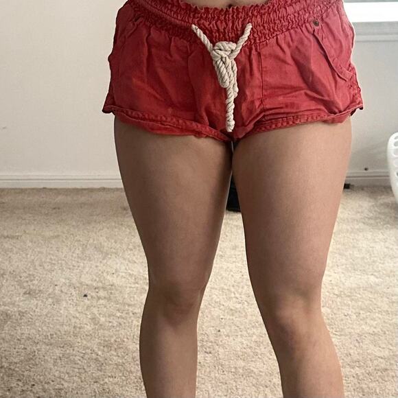 Guess Vintage Low Rise 100% Linen Size Medium Shorts Perfect For Summer - Picture 5 of 6